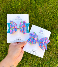 Load image into Gallery viewer, Faux Leather Hair Bows | Summer Flamingos
